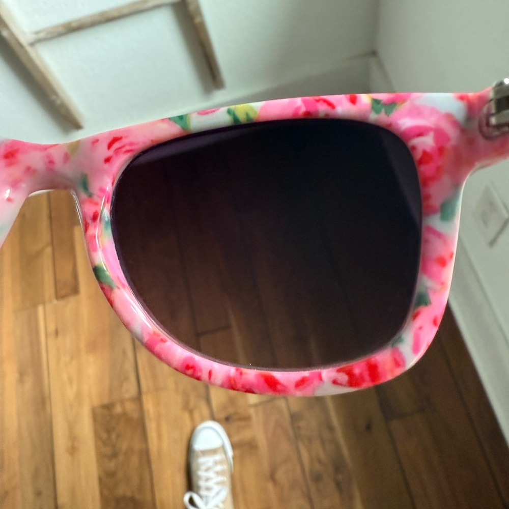 Lilly Pulitzer Hotty Pink FIRST IMPRESSION MADELINE SUNGLASSES - Picture 8 of 11